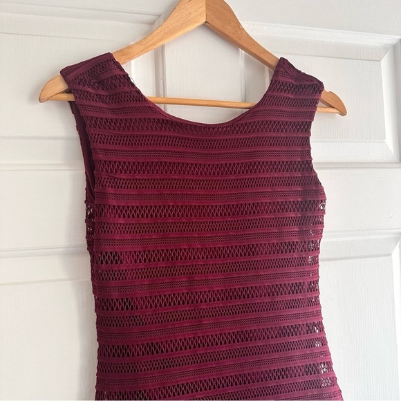 Guess Wine Sleeveless Slip on Bodycon Dress Size Small - Picture 4 of 8